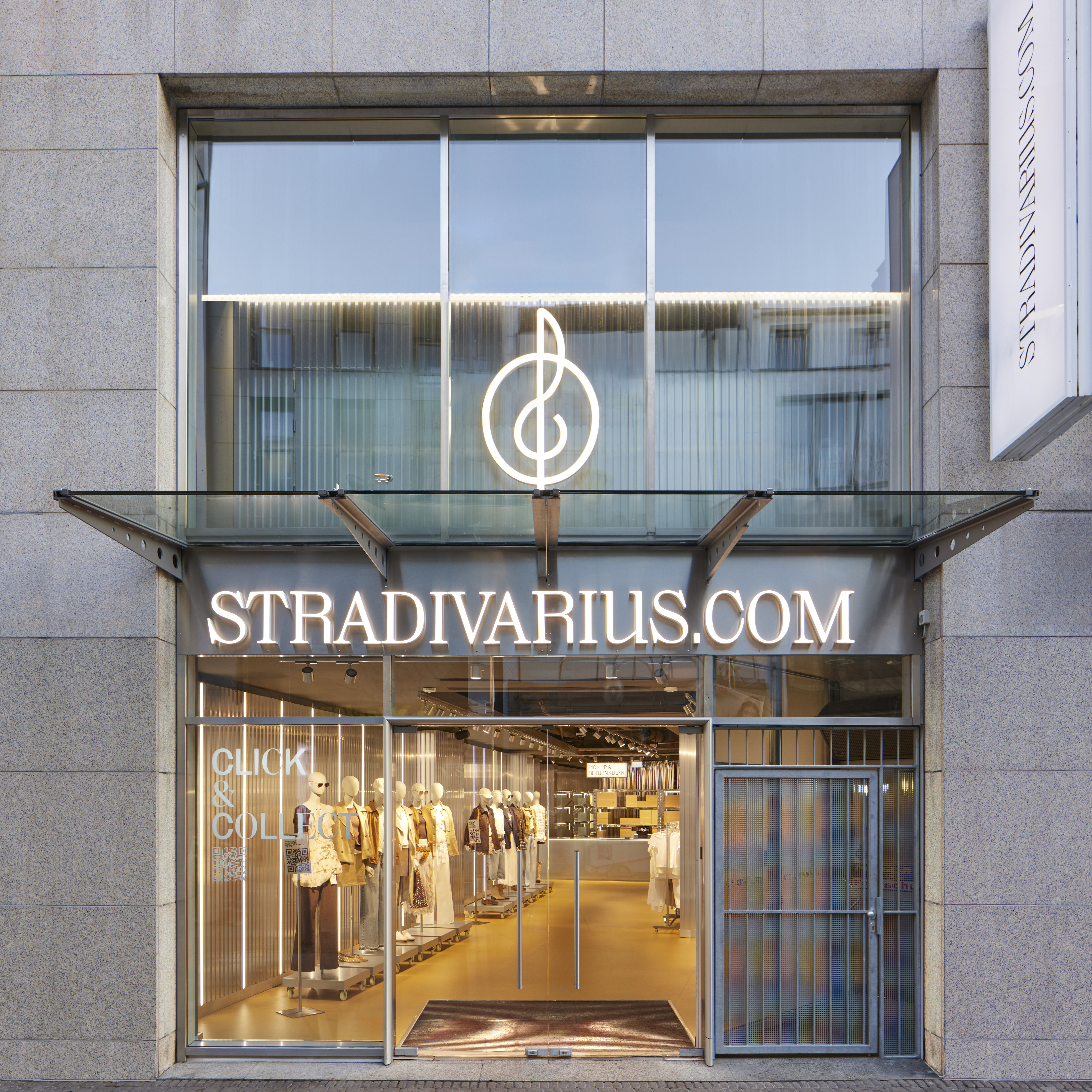 Click&Collect - Stradivarius Company Profile